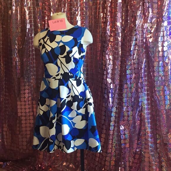 Taylor Dresses & Skirts - NWOT sleeveless dress in bright bold pattern in size 4 by TAYLOR